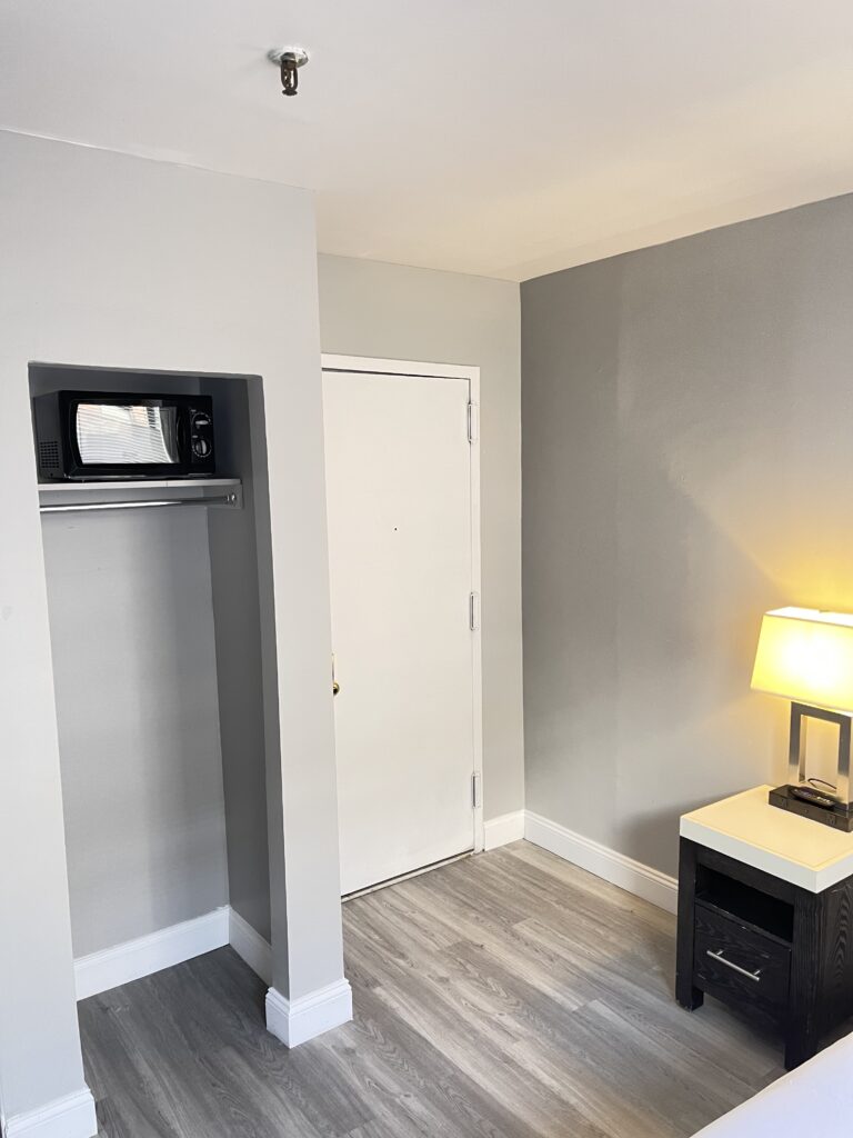 Medium room w/ shared bathroom - West 94th Street - NYC Student Housing