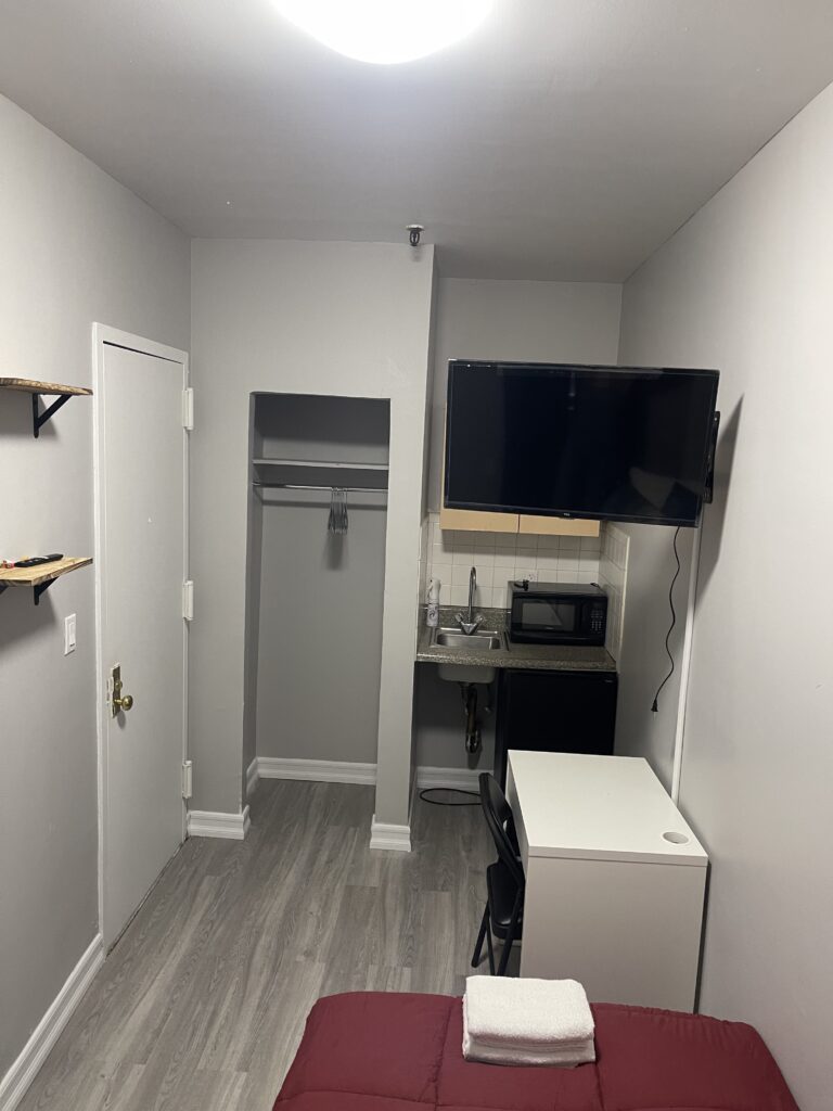 Small room w/ shared bathroom - West 94th Street - NYC Student Housing
