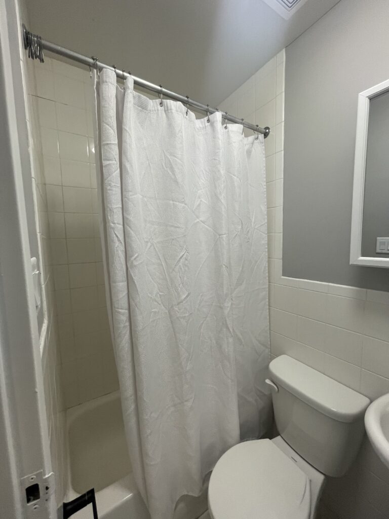 Deluxe room w/ en-suite  private bathroom - West 94th Street - NYC Student Housing