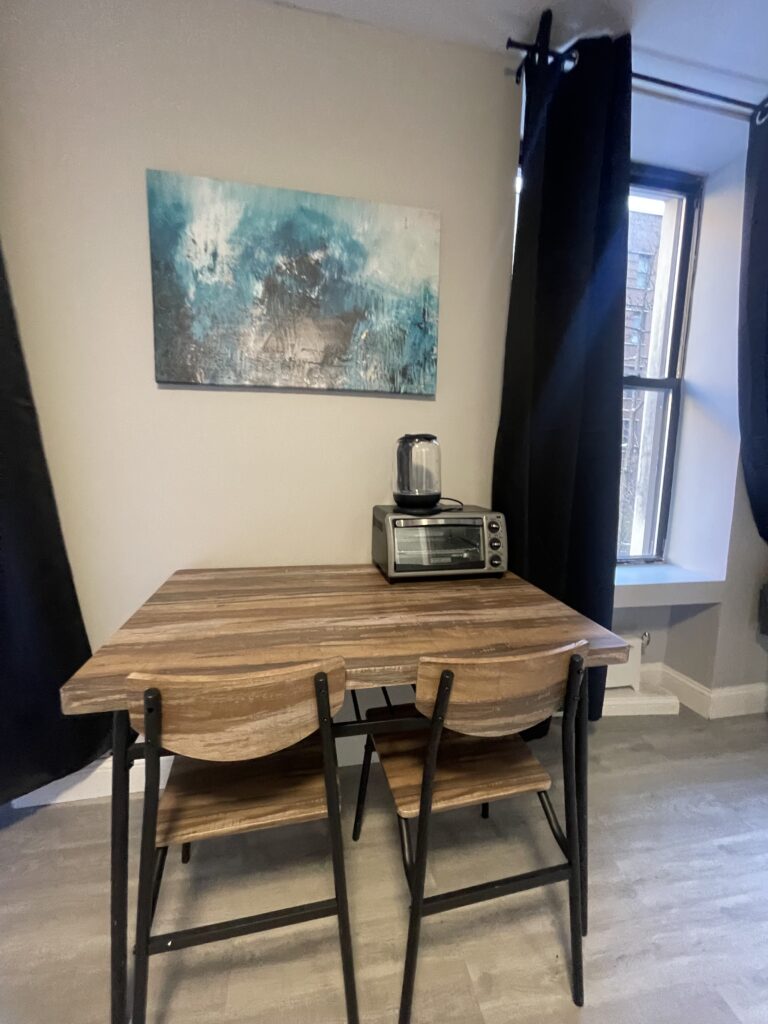 Deluxe room w/ en-suite  private bathroom - West 94th Street - NYC Student Housing