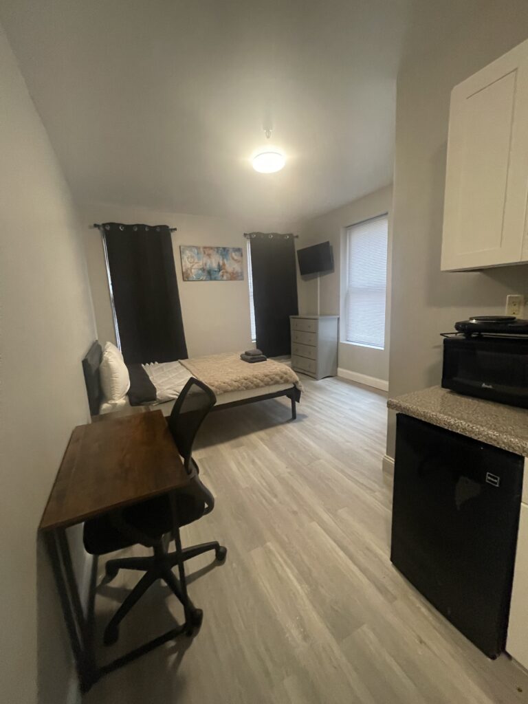 Deluxe room w/ en-suite  private bathroom - West 94th Street - NYC Student Housing
