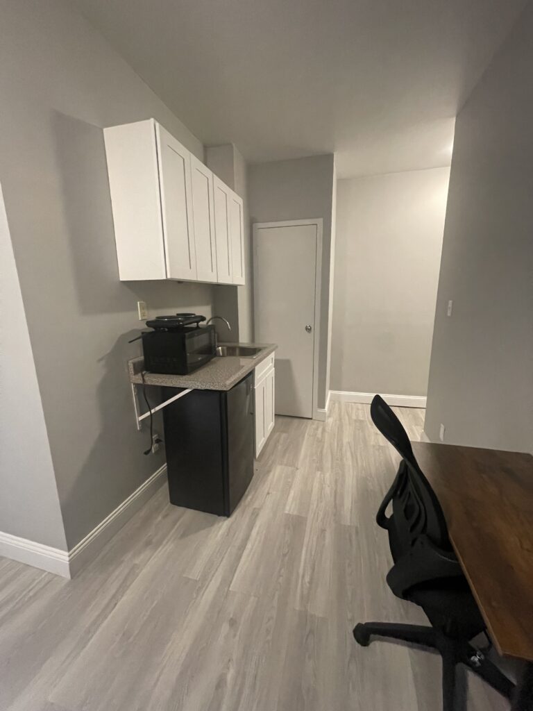 Deluxe room w/ en-suite  private bathroom - West 94th Street - NYC Student Housing