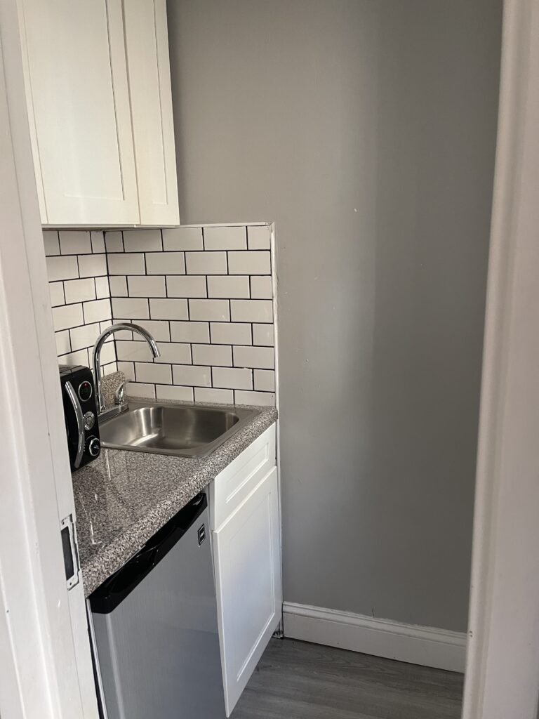 Large room w/ shared bathroom - West 94th Street - NYC Student Housing