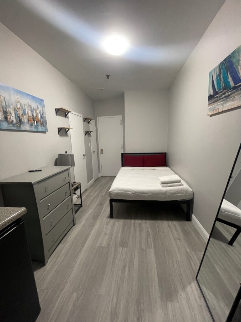 Small room w/ en-suite private bathroom - West 94th Street - NYC Student Housing