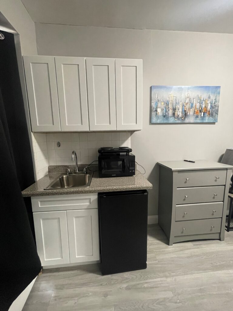 Small room w/ en-suite private bathroom - West 94th Street - NYC Student Housing