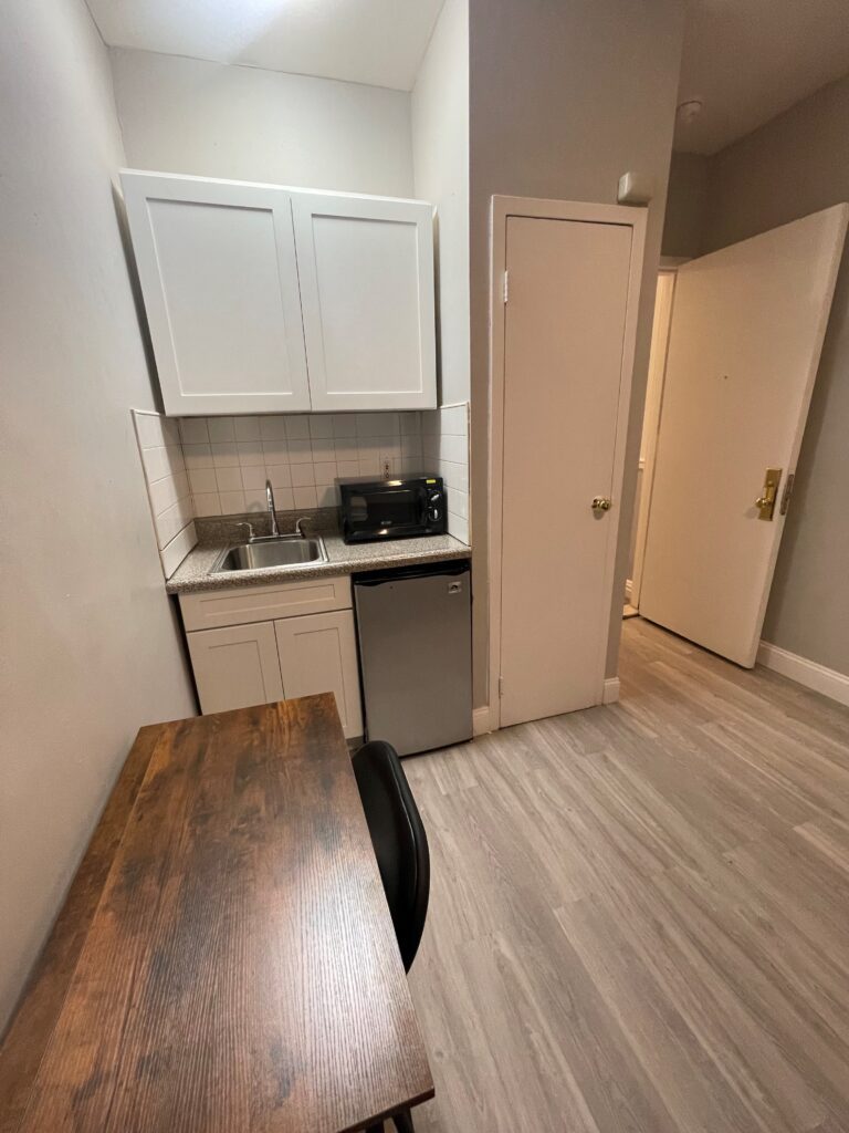Medium room w/ shared bathroom - West 94th Street - NYC Student Housing