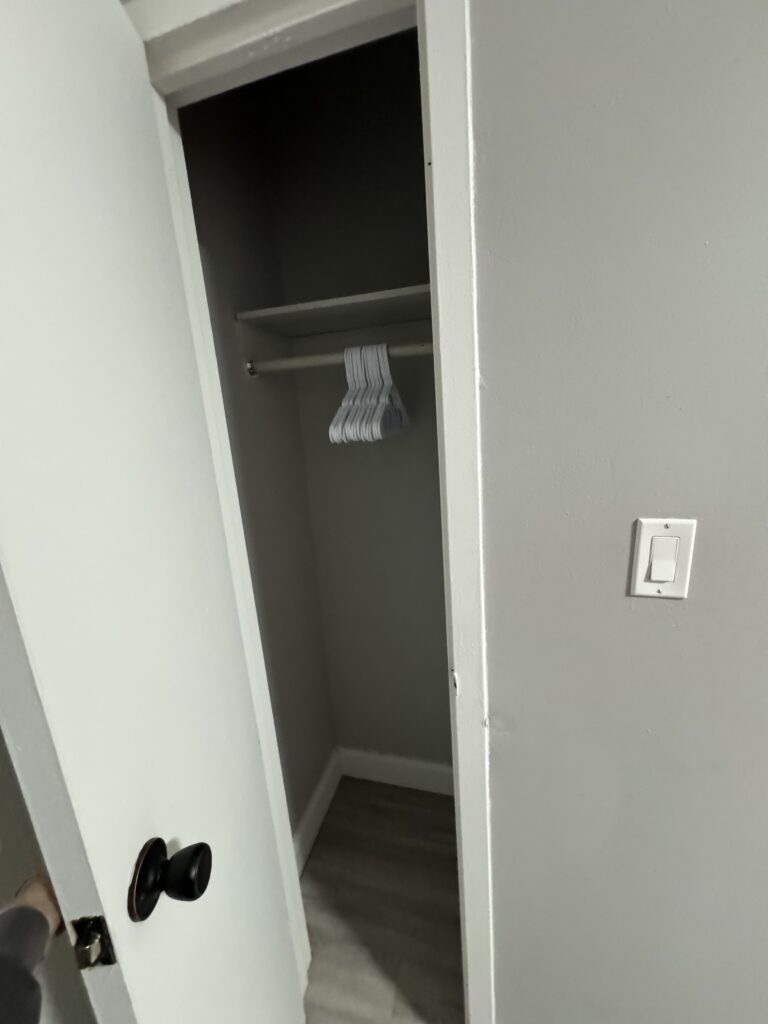 Small room w/ en-suite private bathroom - West 94th Street - NYC Student Housing